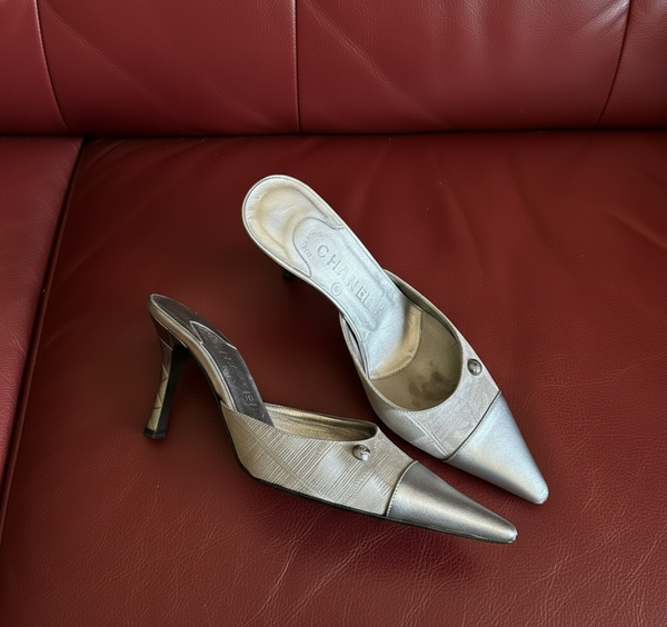 7US SILVER CHANEL POINTED TOE